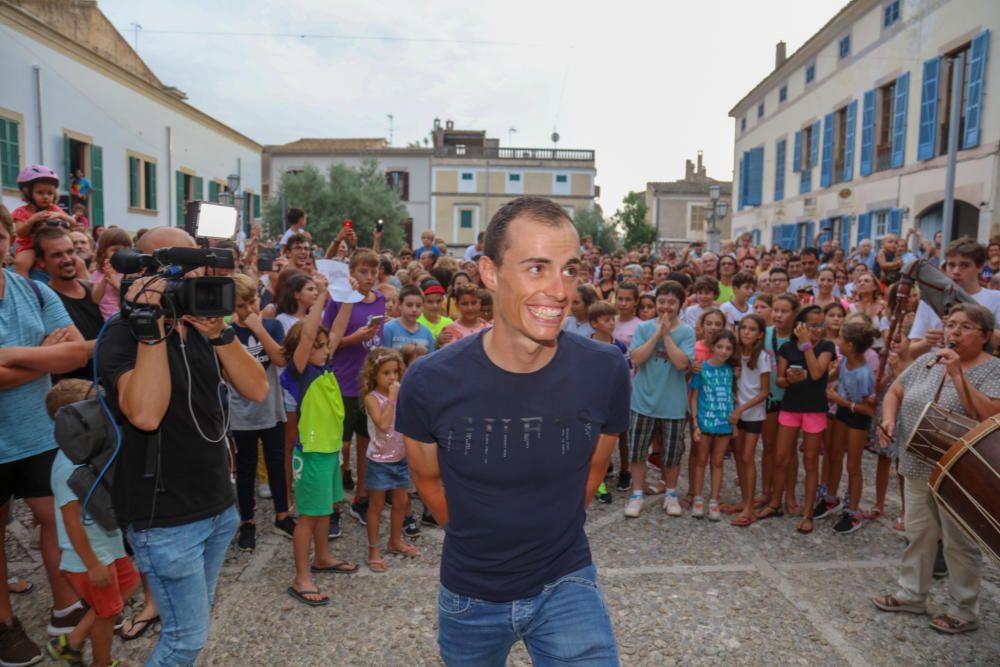 Artà homenajea al ciclista Enric Mas