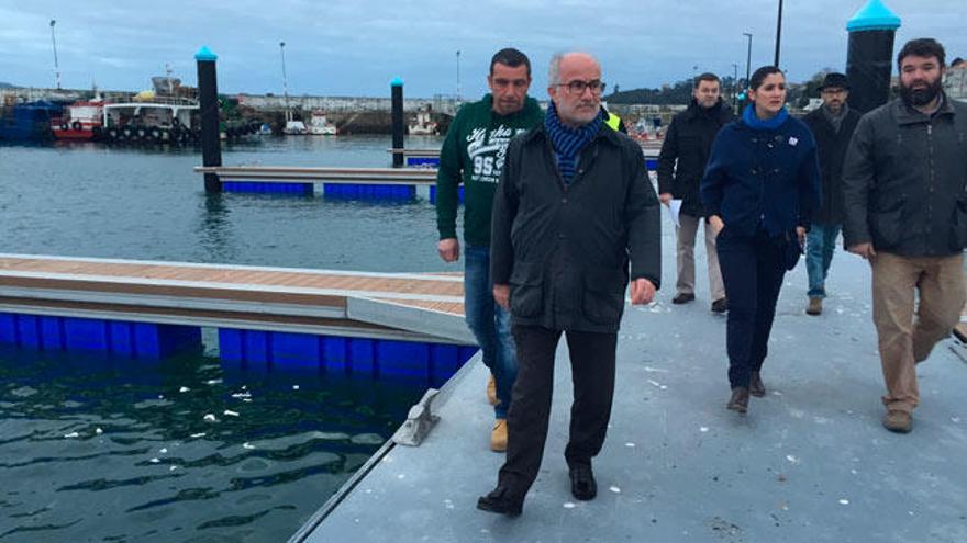 El presidente de Portos con la alcaldesa de Moaña, Leticia Santos, en la visita a las obras en O Con.