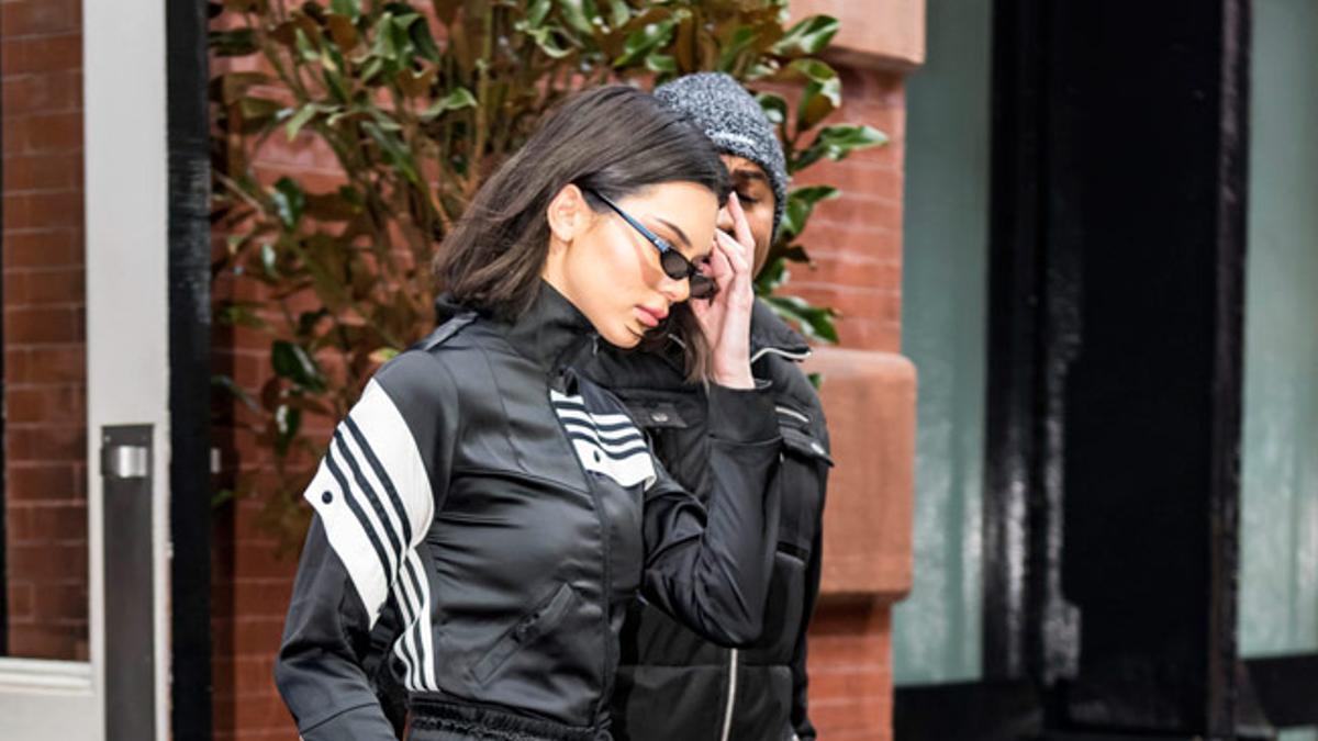 Kendall Jenner con chándal de Adidas y tacones en la Semana de la Moda de Nueva York