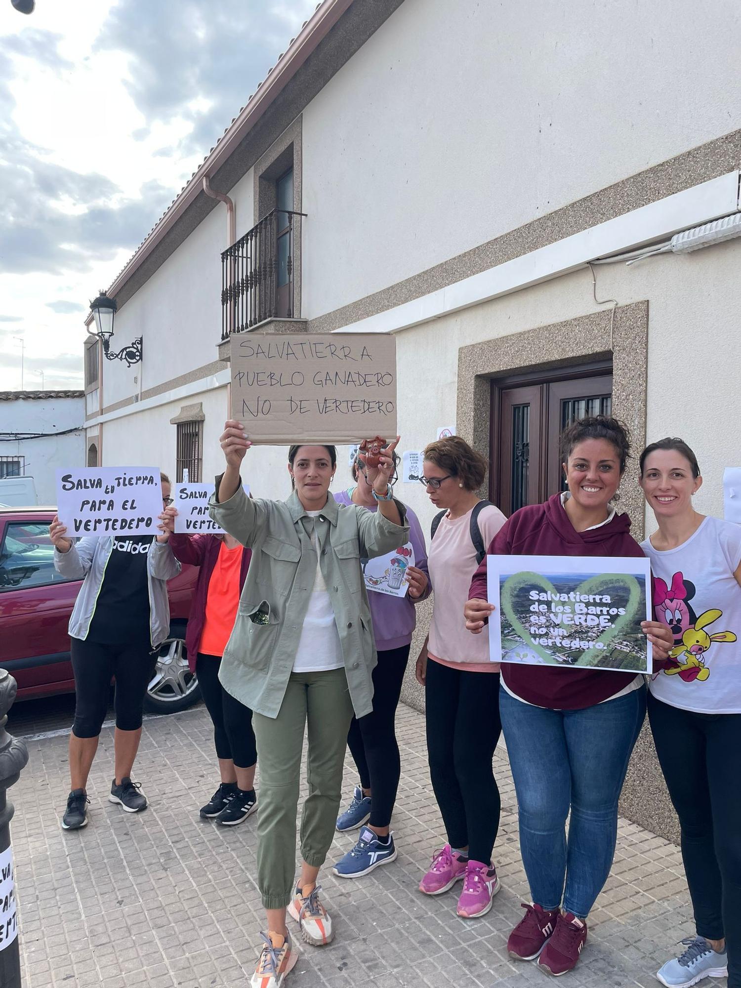 Vecinos de Salvatierra contrarios al macrovertedero.