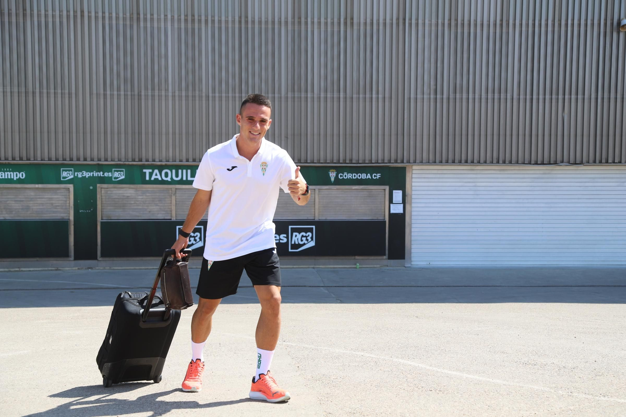 El Córdoba CF pone rumbo a su concentración en Oliva