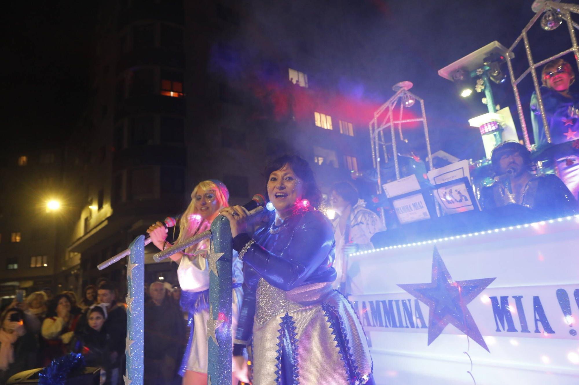 Así fue el multitudinario desfile del Antroxu de Gijón (en imágenes)