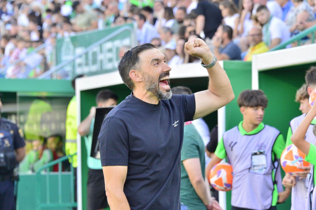 Eder Sarabia celebra la victoria del Elche frente al Málaga.