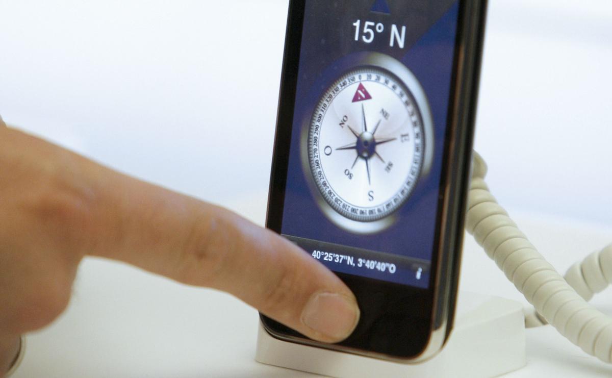 Mit der „brújula“ (Kompass) im Handy schauen, „dónde sale el sol“ (wo die Sonne aufgeht).