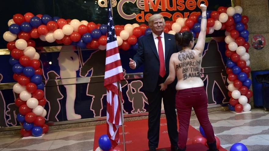 Femen irrumpe en la inauguración de la estatua de Trump