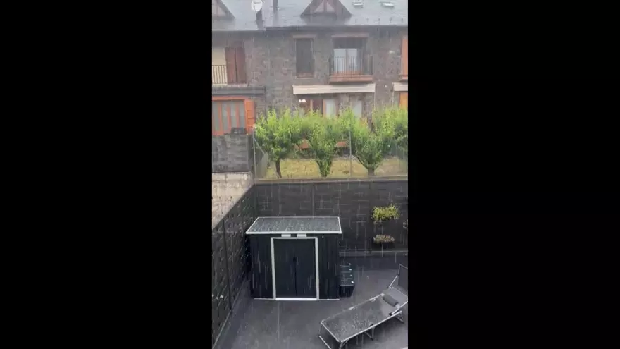 Tempesta a Puigcerdà, acompanyada de calamarsa