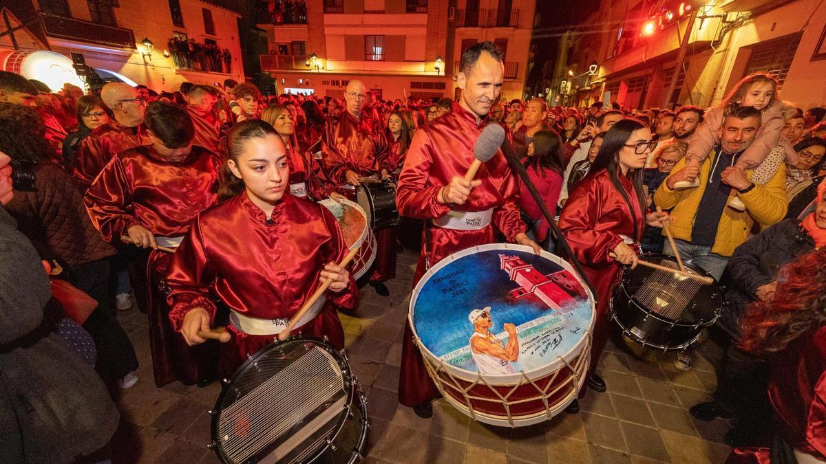 Almassora retumba con la Rompida de la Hora, uno de los actos más esperados de Semana Santa