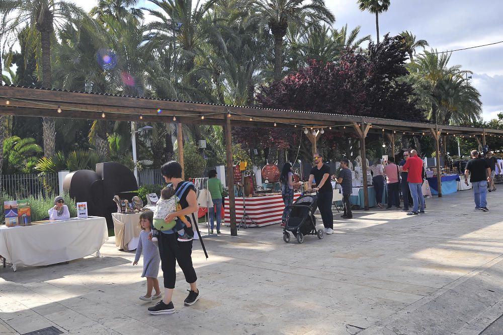 Feria de "Foodtruck" y mercado con diseñadores