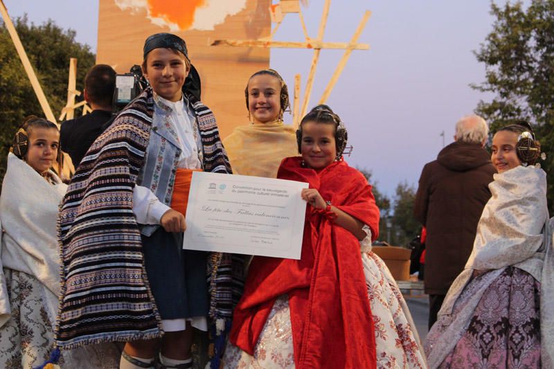 Entrega de los certificados de la Unesco a las Fallas infantiles