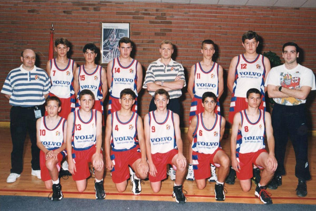 Amb l'Escola Pompeu Fabra de Salt (dorsal 12), amb qui va ser tercer d'Espanya infantil