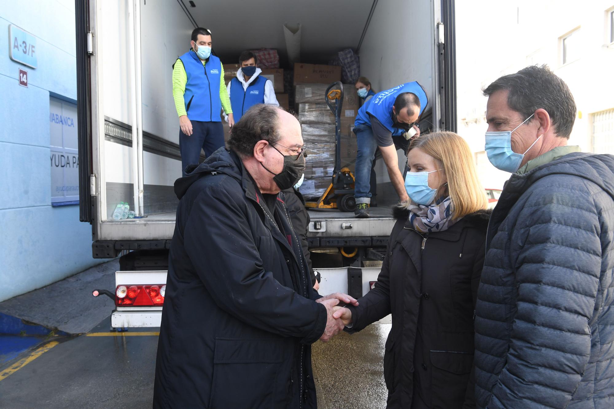 Sale de A Coruña el primer camión con 23 toneladas de ayuda humanitaria para Ucrania