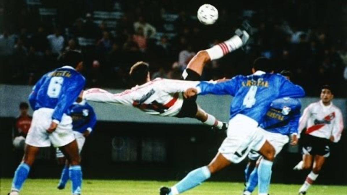 Hernán Crespo (River Plate) vs Sporting Cristal 1996 Hernán Crespo (River Plate) vs Sporting Cristal 1996