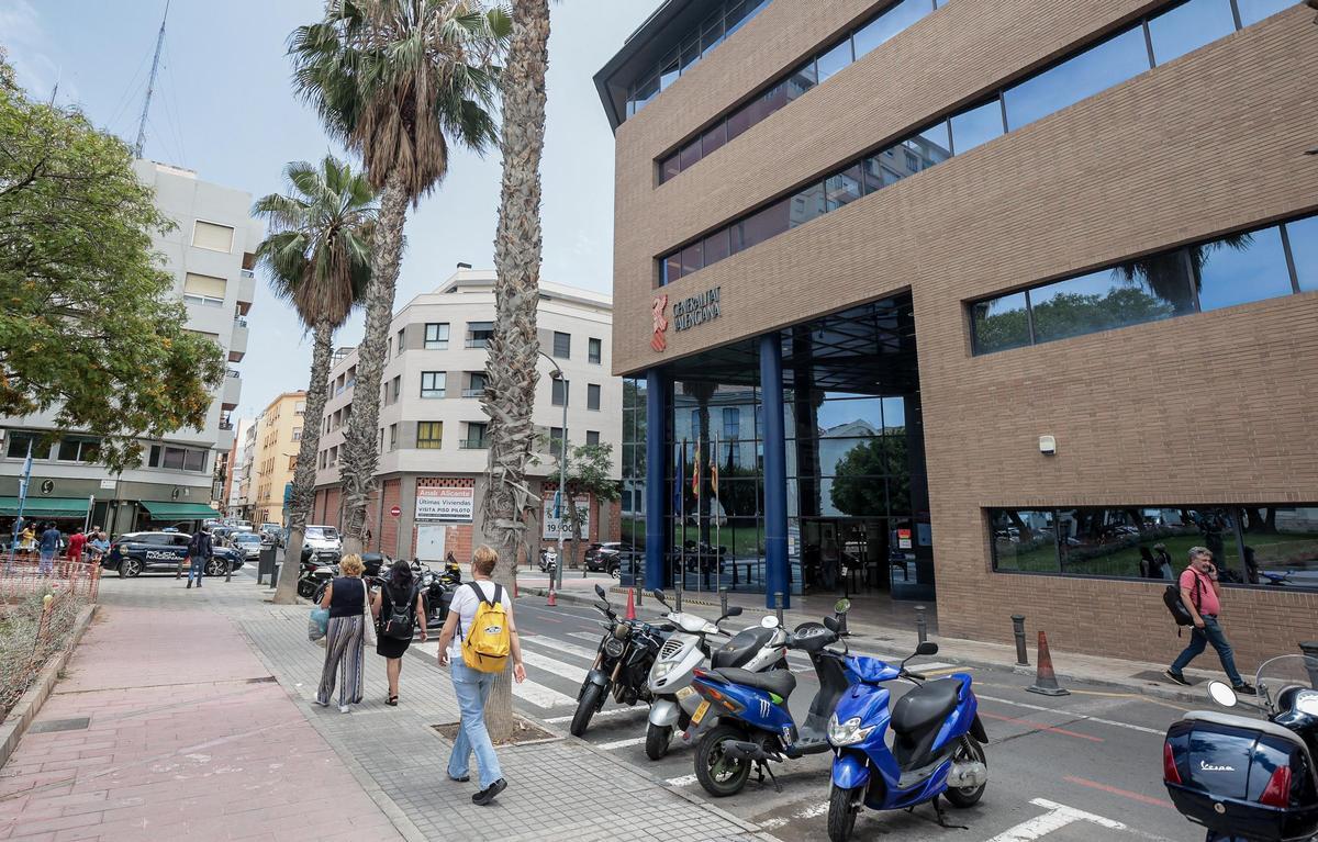 Fachada de los juzgados de Pardo Jimeno, donde se encuentran los juzgados de lo Social y parte de los de Primera Instancia.