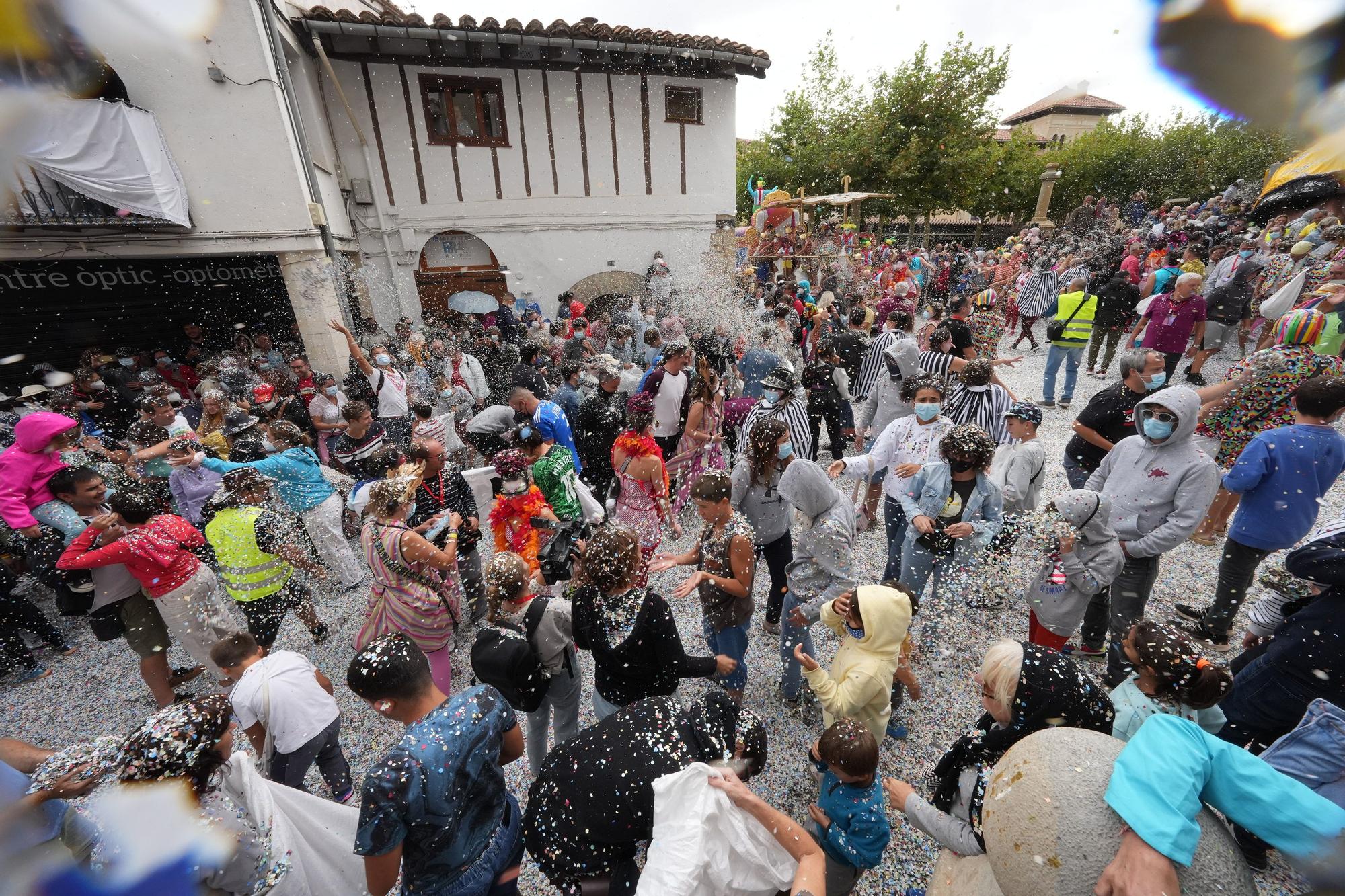 Búscate en el desfile de carrozas y disfraces de l'Anunci de Morella