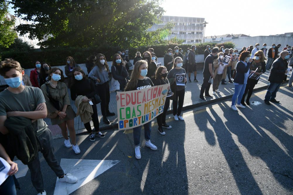 El IES Sánchez Cantón alza de nuevo sus pancartas de protesta