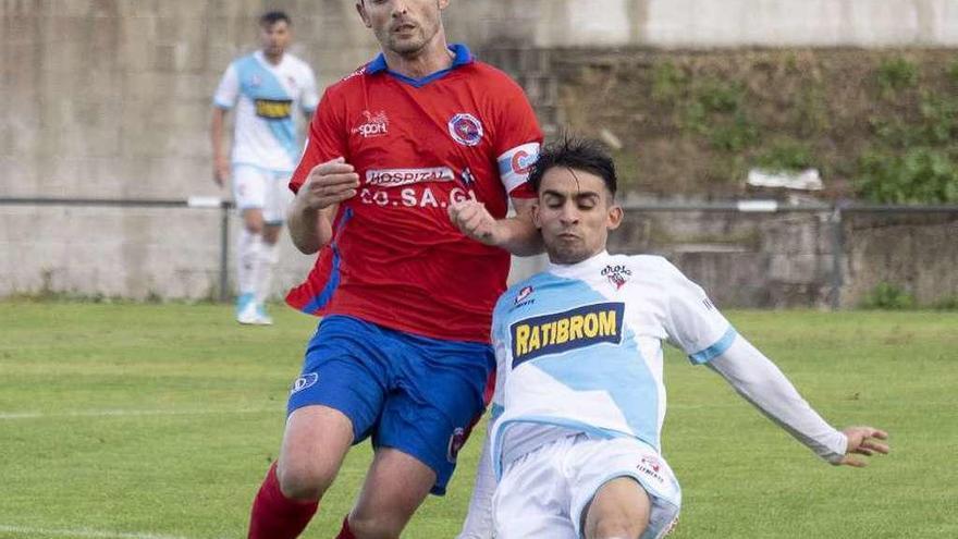 El capitán unionista Rubén Durán disputa un balón. // Enzo Sarmiento