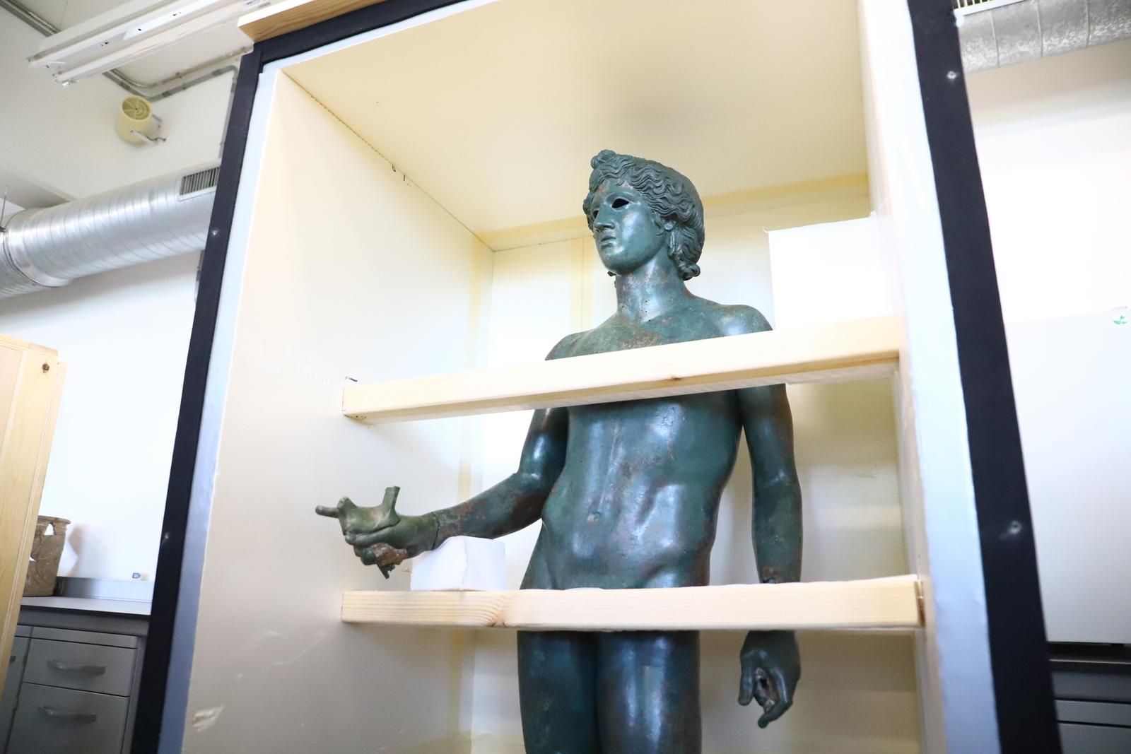 Los efebos de Pedro Abad en el Museo Arqueológico