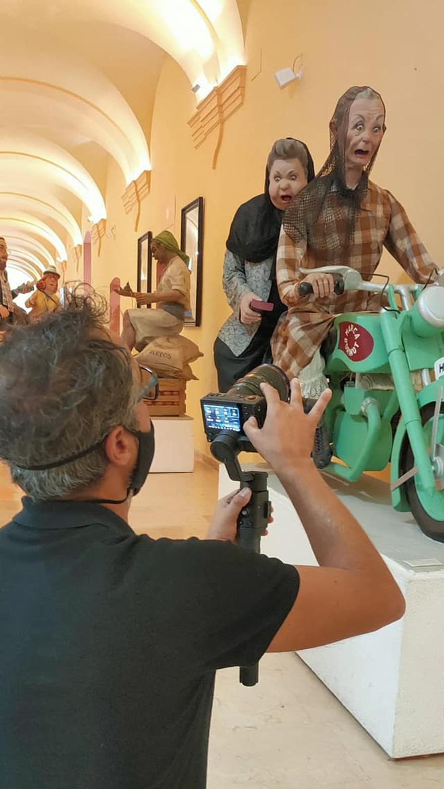 El fotógrafo de Turespaña, en el Museo Fallero