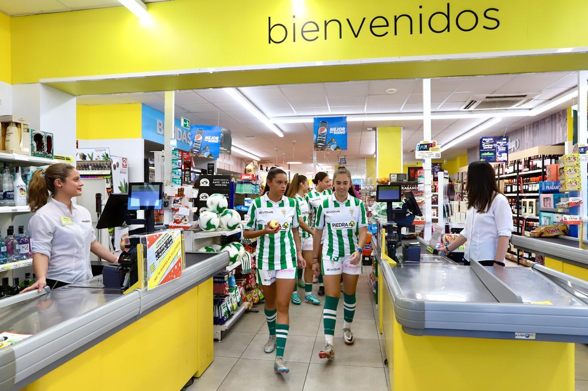 La presentación en sociedad del Córdoba CF femenino, en imágenes La presentación en sociedad del Córdoba CF femenino, en imágenes