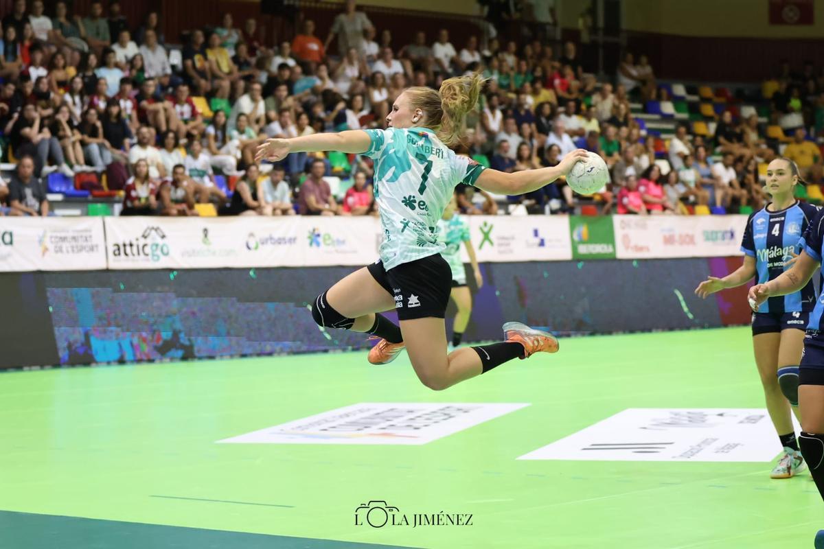 Celia Guilabert en un partido con el Elche.