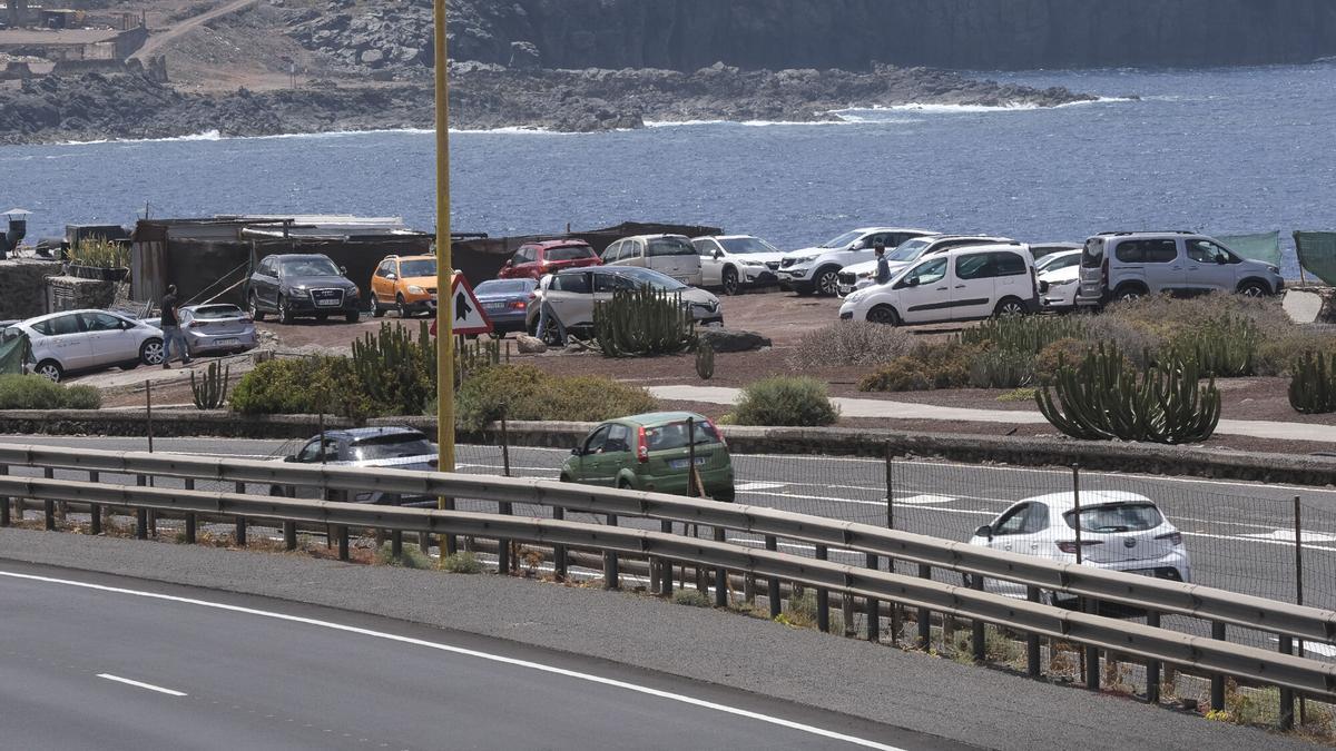 Terraza del Atlante con vehículos.
