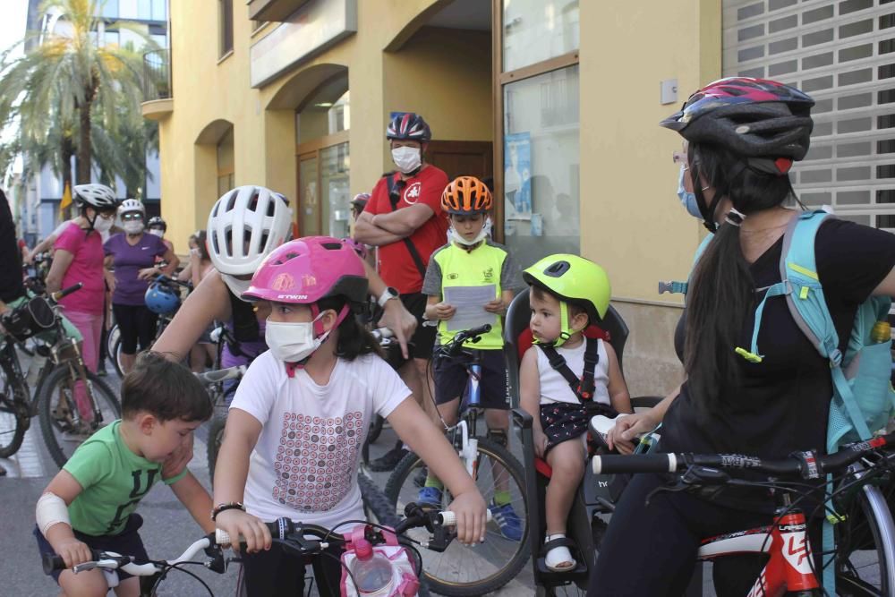 Cadena ciclista organizada en Ontinyent en el Día Mundial de la Bici