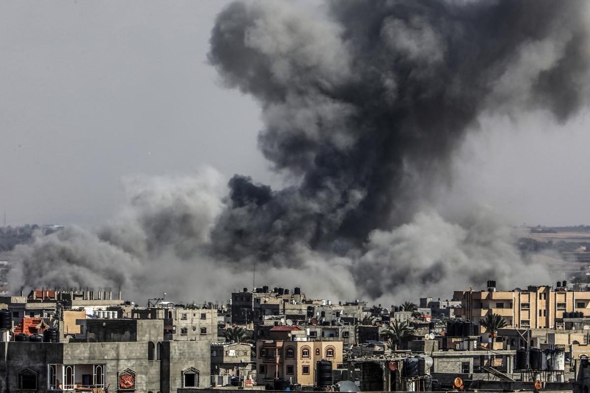 La ciudad de Rafá (Franja de Gaza) durante bombardeos israelíes.