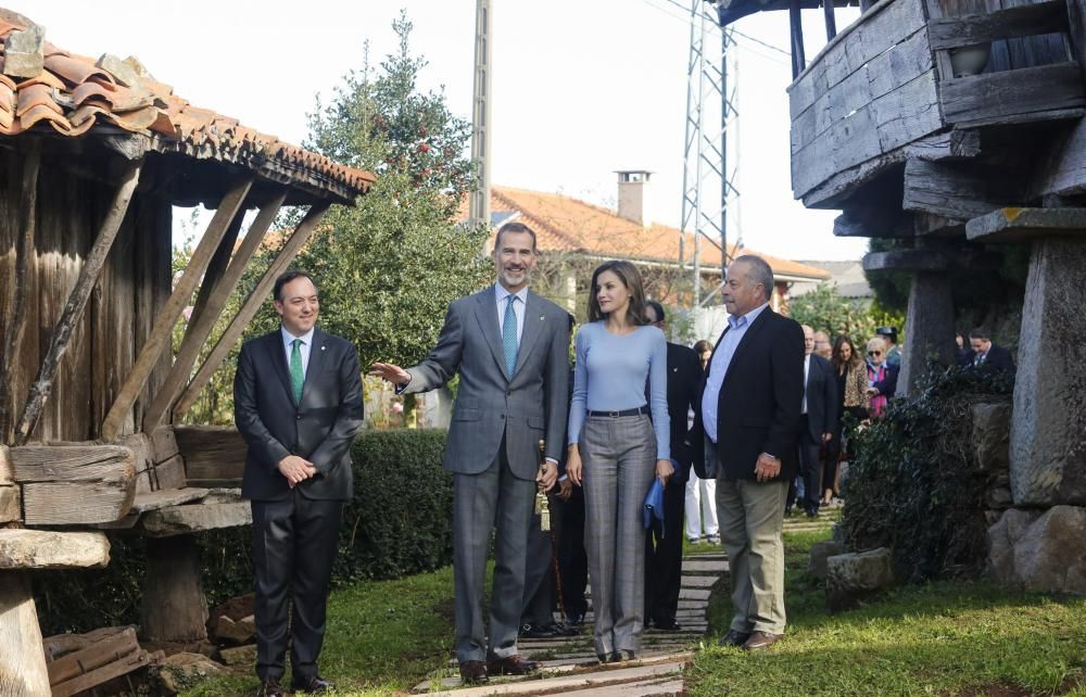 Los Reyes visitan Poreñu, Pueblo Ejemplar 2017