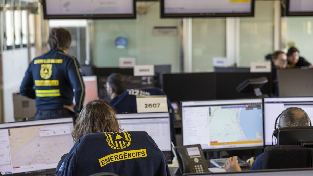 Varios técnicos  de emergencias del Govern.