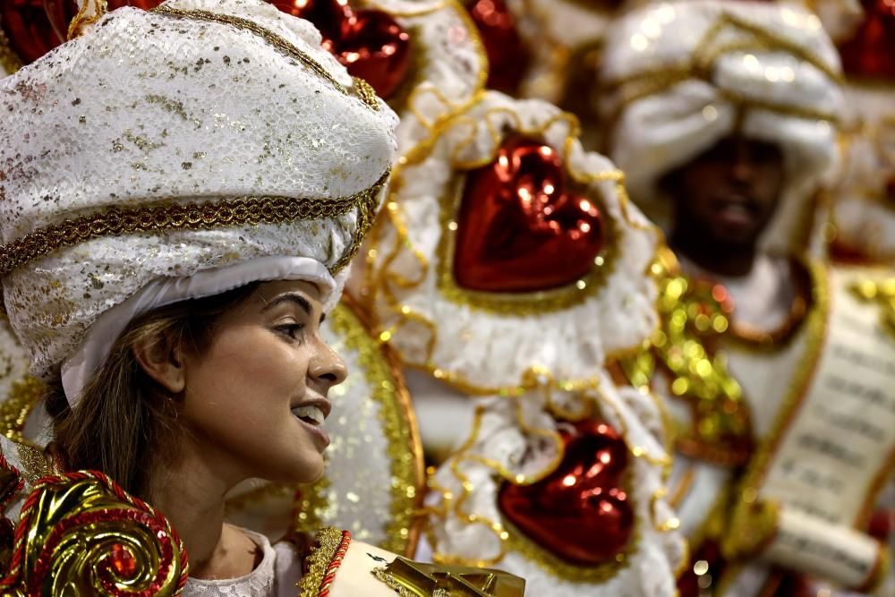 Arranca el Carnaval en Brasil al ritmo de samba.