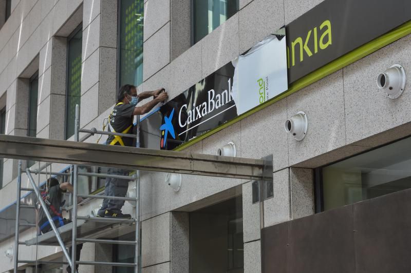 Cambio del logotipo de Bankia por CaixaBank