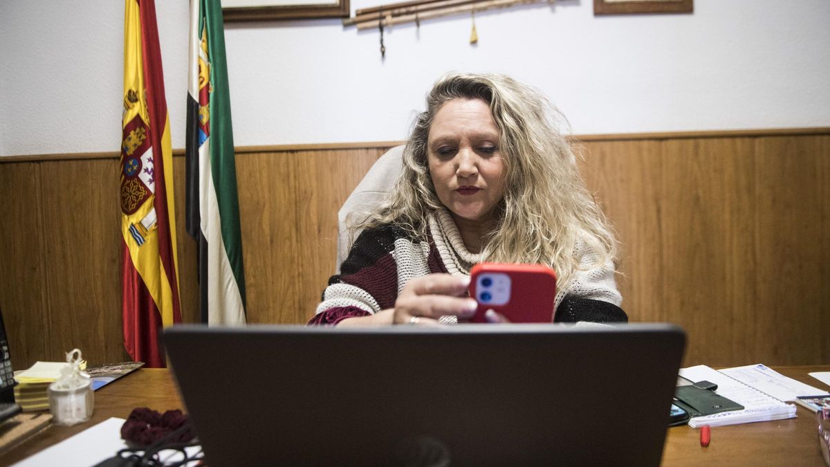 Blanca Vivas, alcaldesa de Hinojal: "Si se confirma que el cuerpo es de Vicente, declararemos los días de luto oficial"