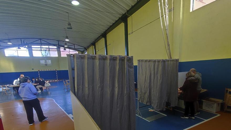 La Junta Electoral retira en Benavente papeletas selladas con "¡Que te vote Txapote!"