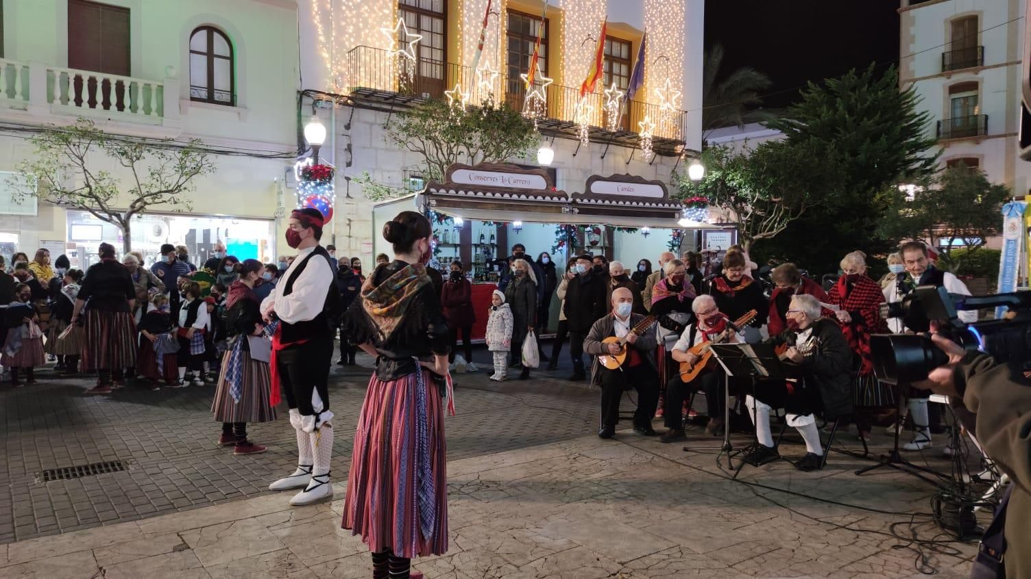 Imágenes de la primera feria de comercio navideña de Vinaròs