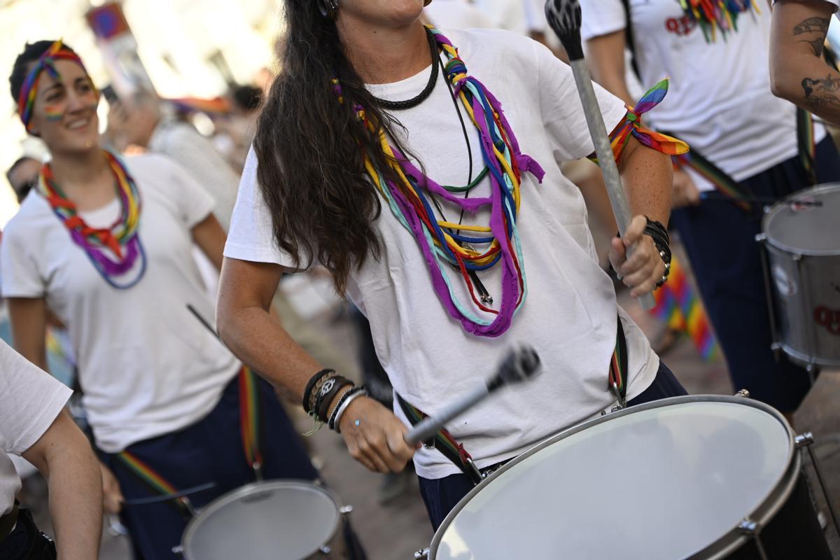 La batucada acompañó a la marcha por el Orgullo este sábado.