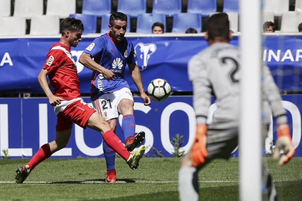 El partido entre el Real Oviedo y el Sevilla Atlético, en imágenes