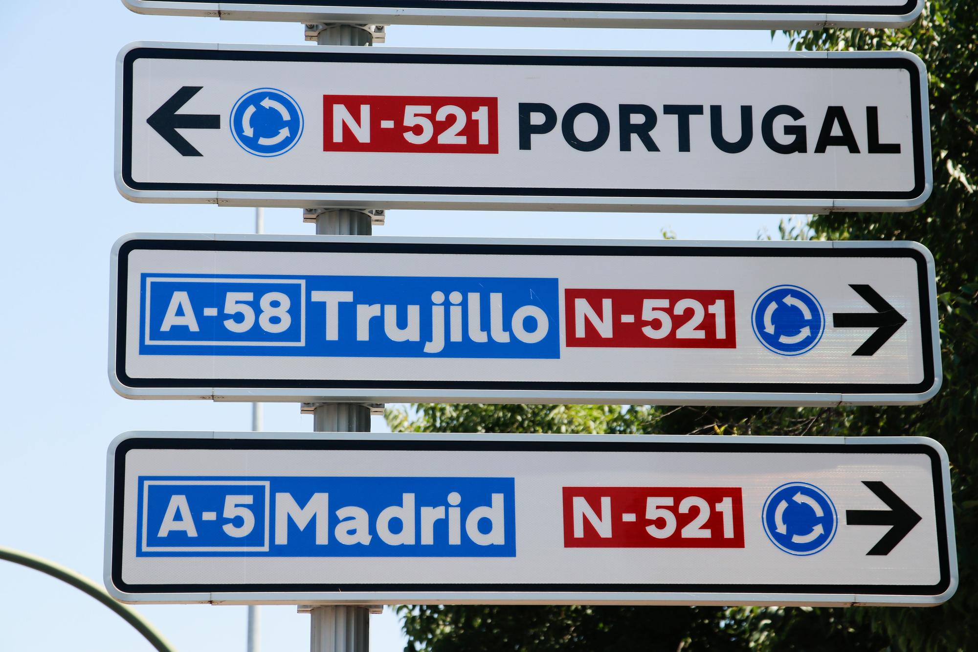 Señal hacia Portugal captada en Cáceres, ciudad a la que beneficiaría la conexión por autovía.