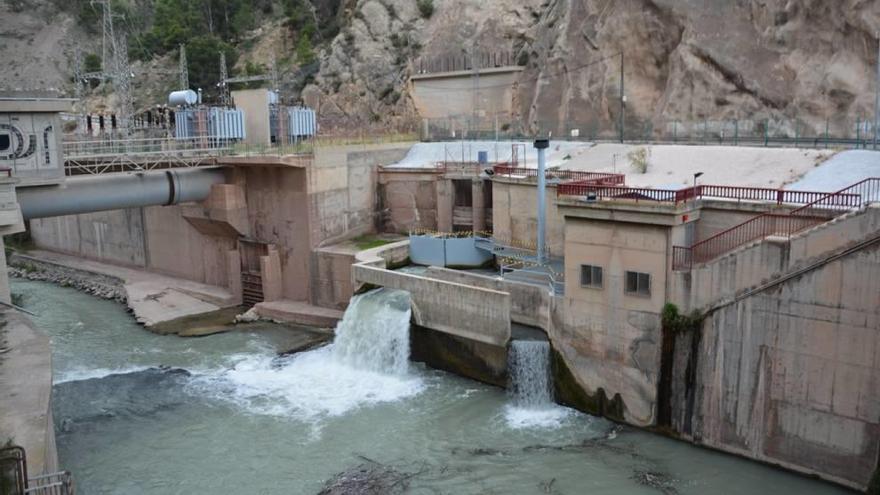 Del Azud de Ojós parten los canales de la margen derecha e izquierda del Postrasvase.