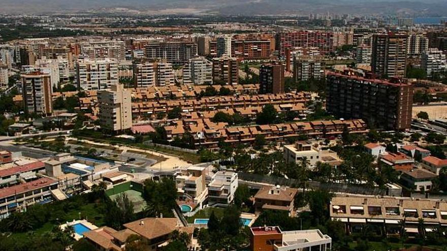 Vista aérea de Alicante, con la zona de la costa en primer término