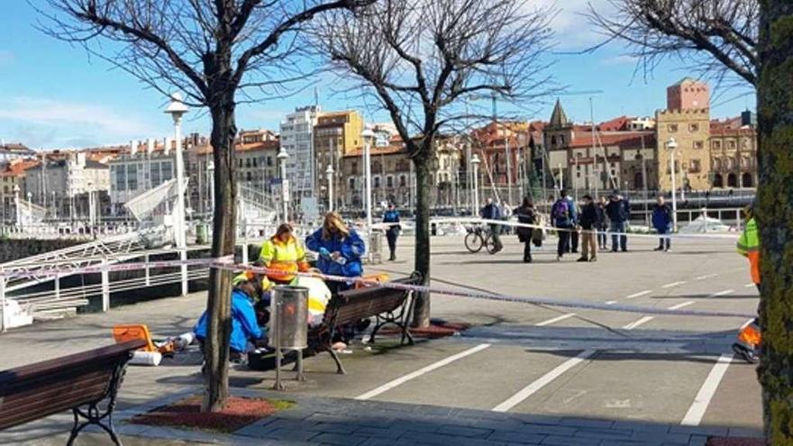 Auxilian a un paseante que sufrió un infarto en el Muelle