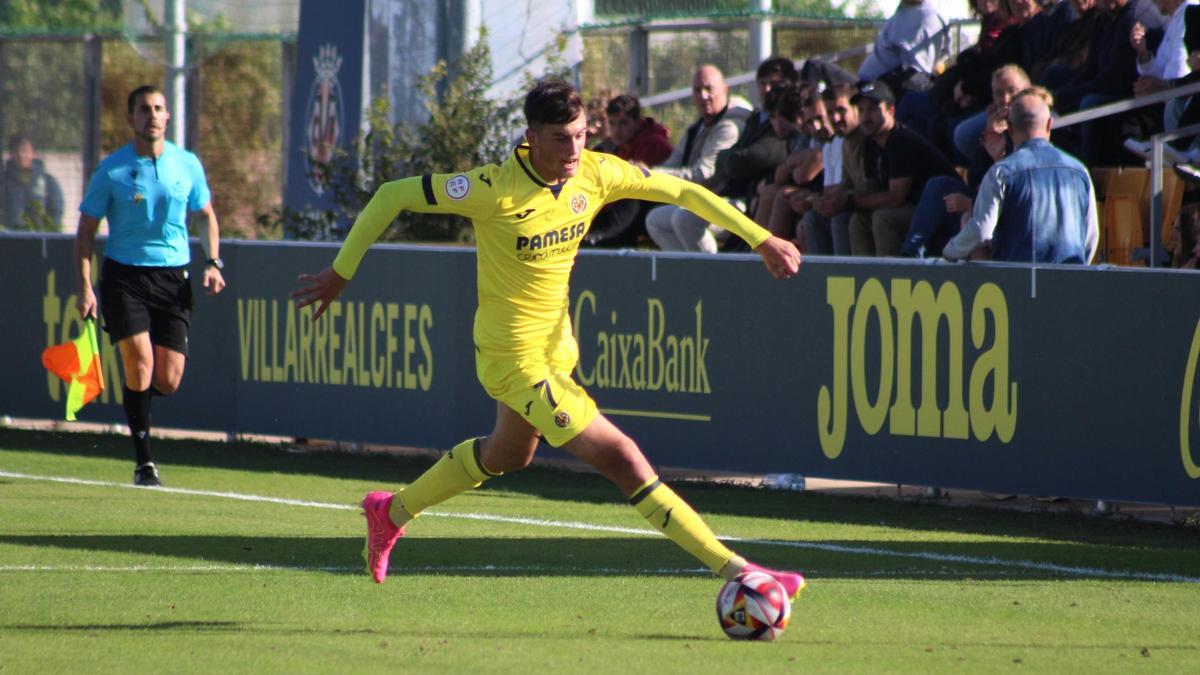 El delantero linense Celso Bermejo firmó la remontada del Villarreal en su visita al Kelme.