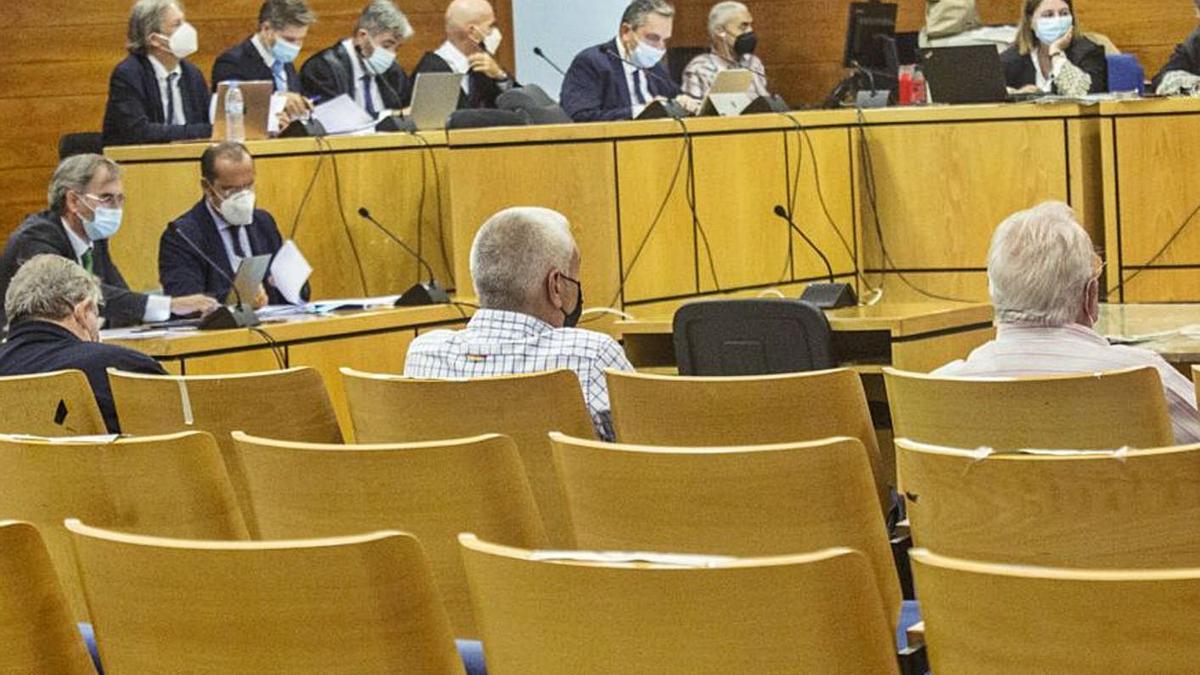 La sesión del juicio que se celebra estos días en la Audiencia Provincial de Alicante  | L-EMV