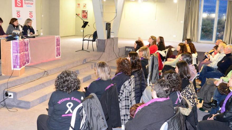 Una de las mesas de debate celebradas ayer por el Movemento Sumar Galicia en el Auditorio.  | |  G.NÚÑEZ