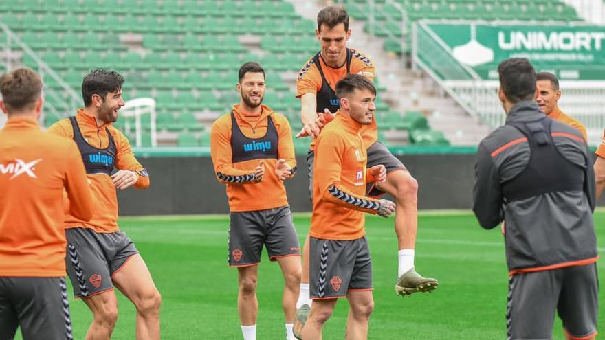 Los jugadores del Elche, en un entrenamiento