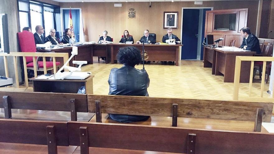 La comercial acusada de estafar a cinco joyerías gallegas acepta tres años y medio de cárcel