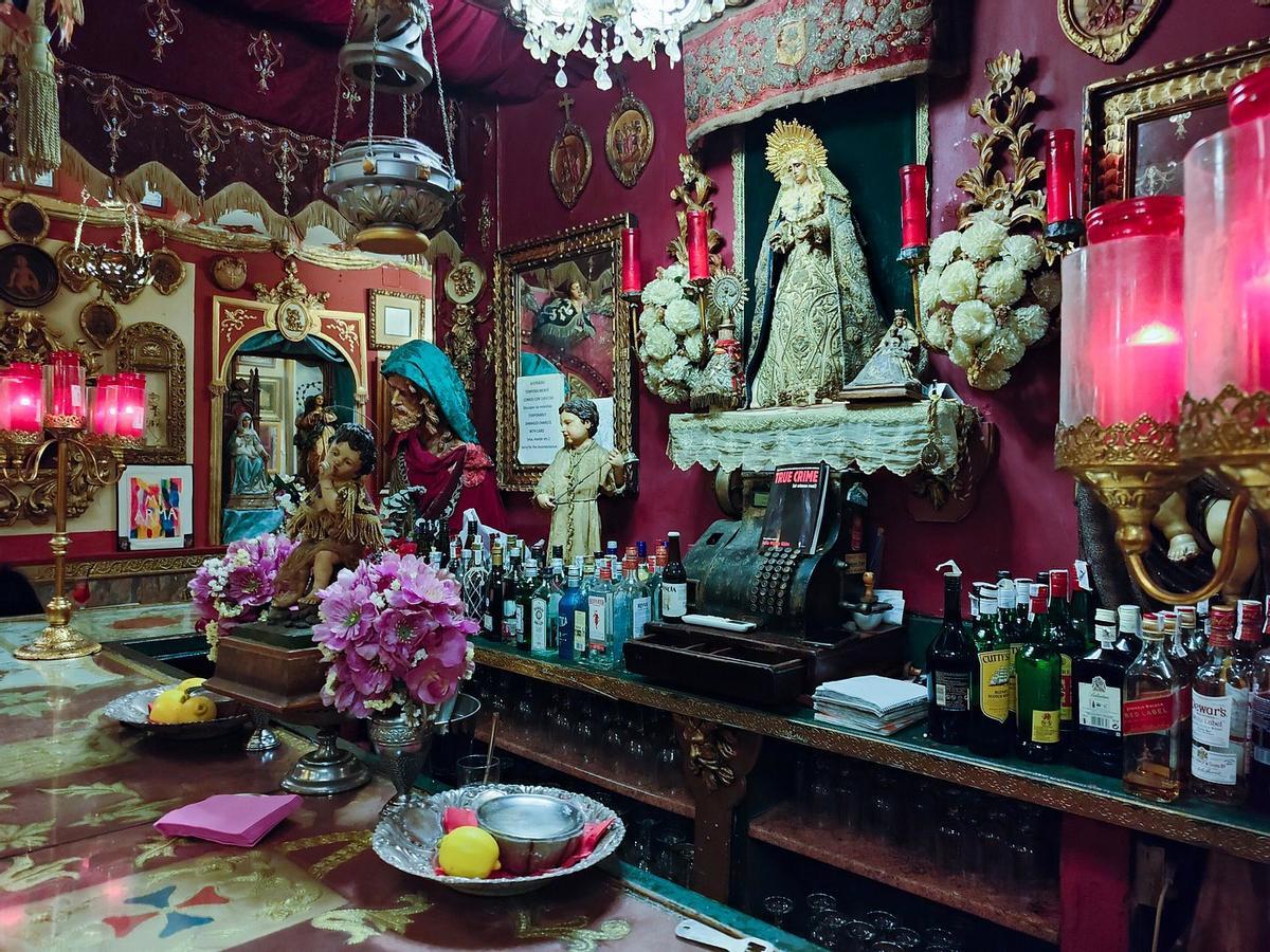 El Garlochí, el bar de Sevilla con toda la esencia de la Semana Santa sevillana