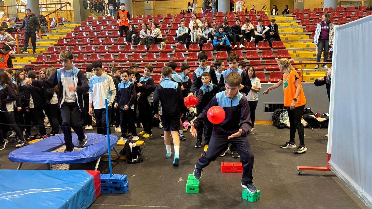 La Gimnastrada 2025 ha reunido en Córdoba a más de 1.500 alumnos en el Palacio Municipal de Deportes Vista Alegre.