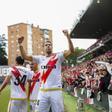 Resumen, goles y highlights del Rayo Vallecano 2 - 1 Granada de la jormada 36 de LaLiga EA Sports