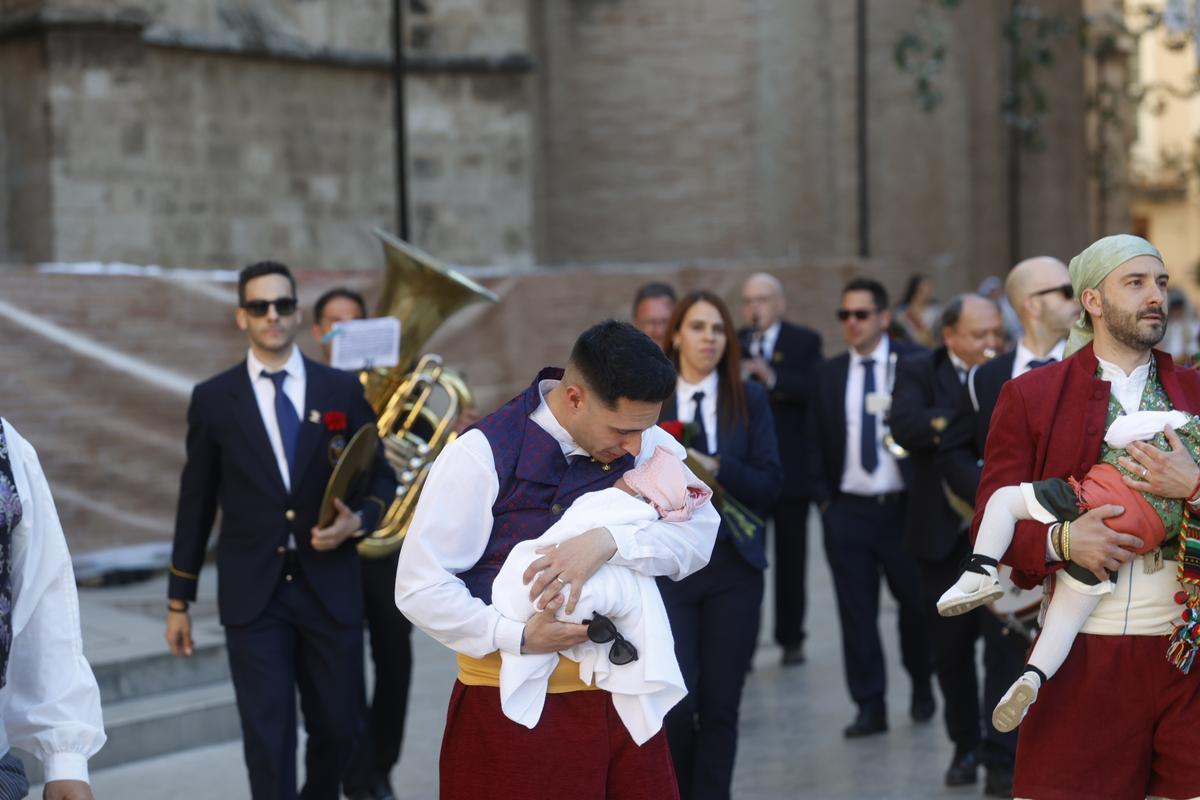 Todas las fotos de la ofrenda del 17 de marzo por la calle San Vicente hasta las 18:30 horas