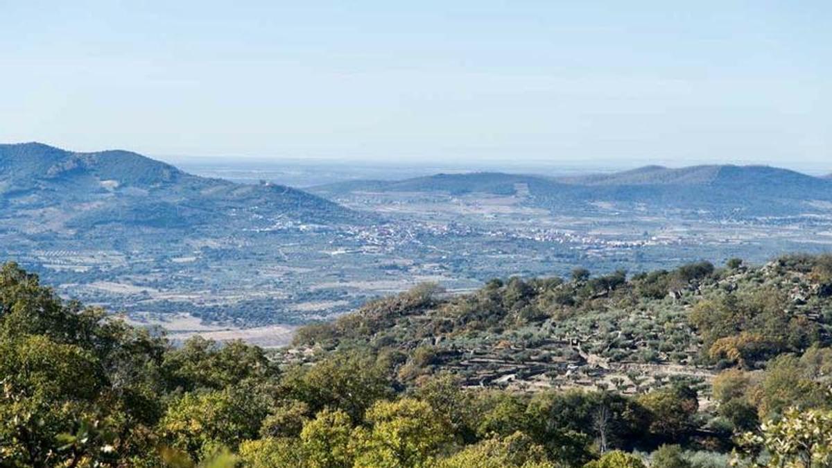 Panorámica de la Sierra de Montánchez.